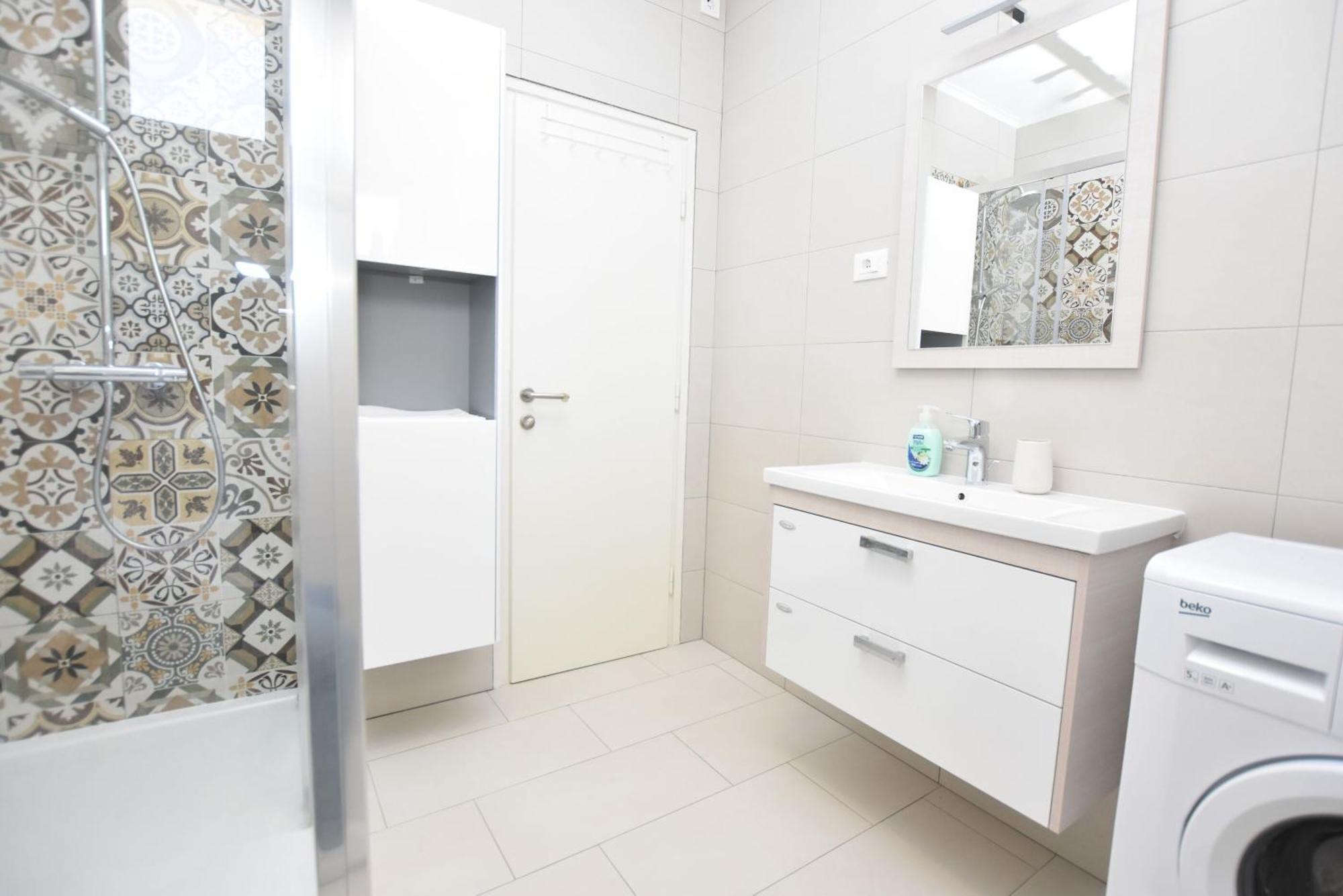 Apartments Guzela Primošten Rom bilde
