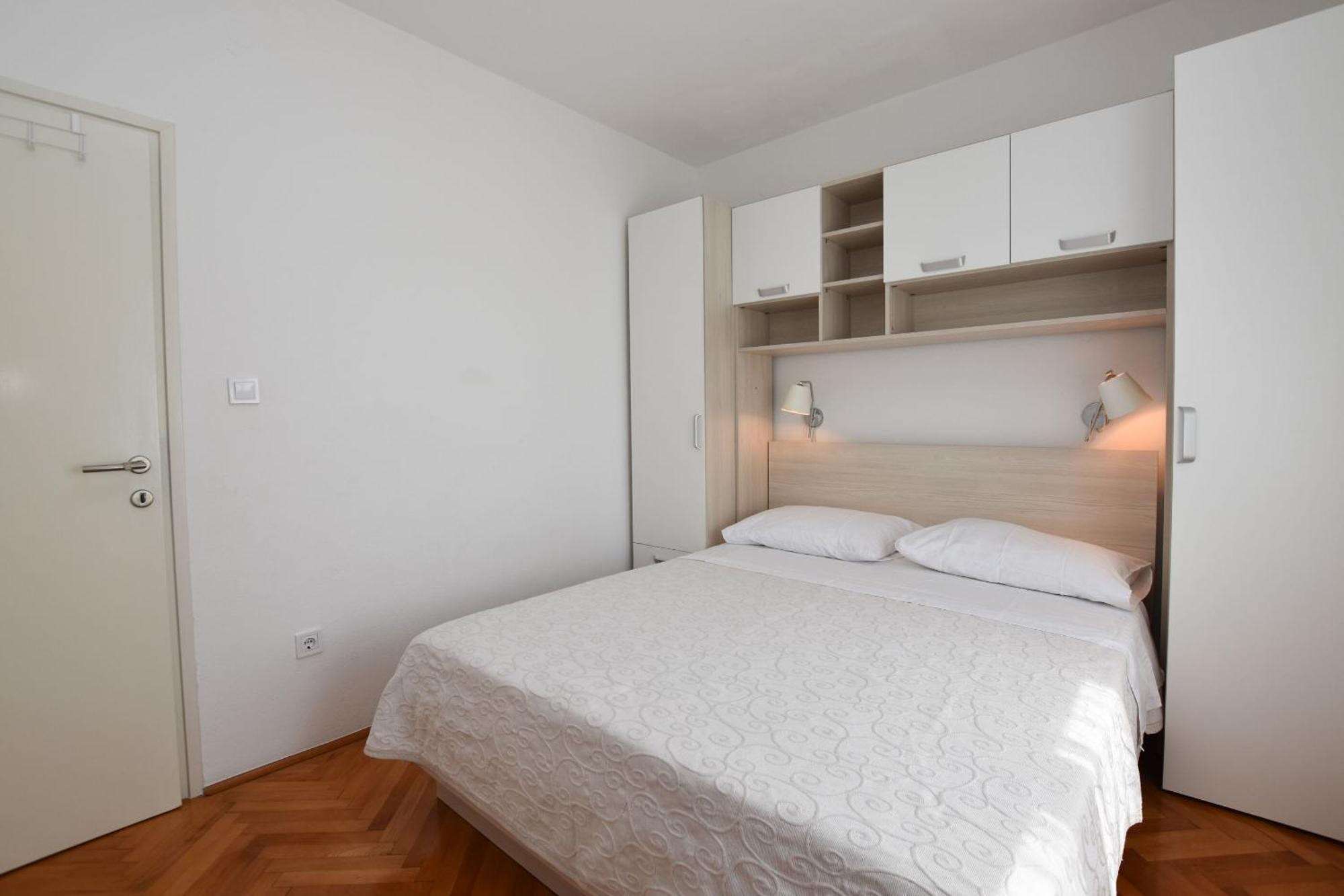 Apartments Guzela Primošten Rom bilde