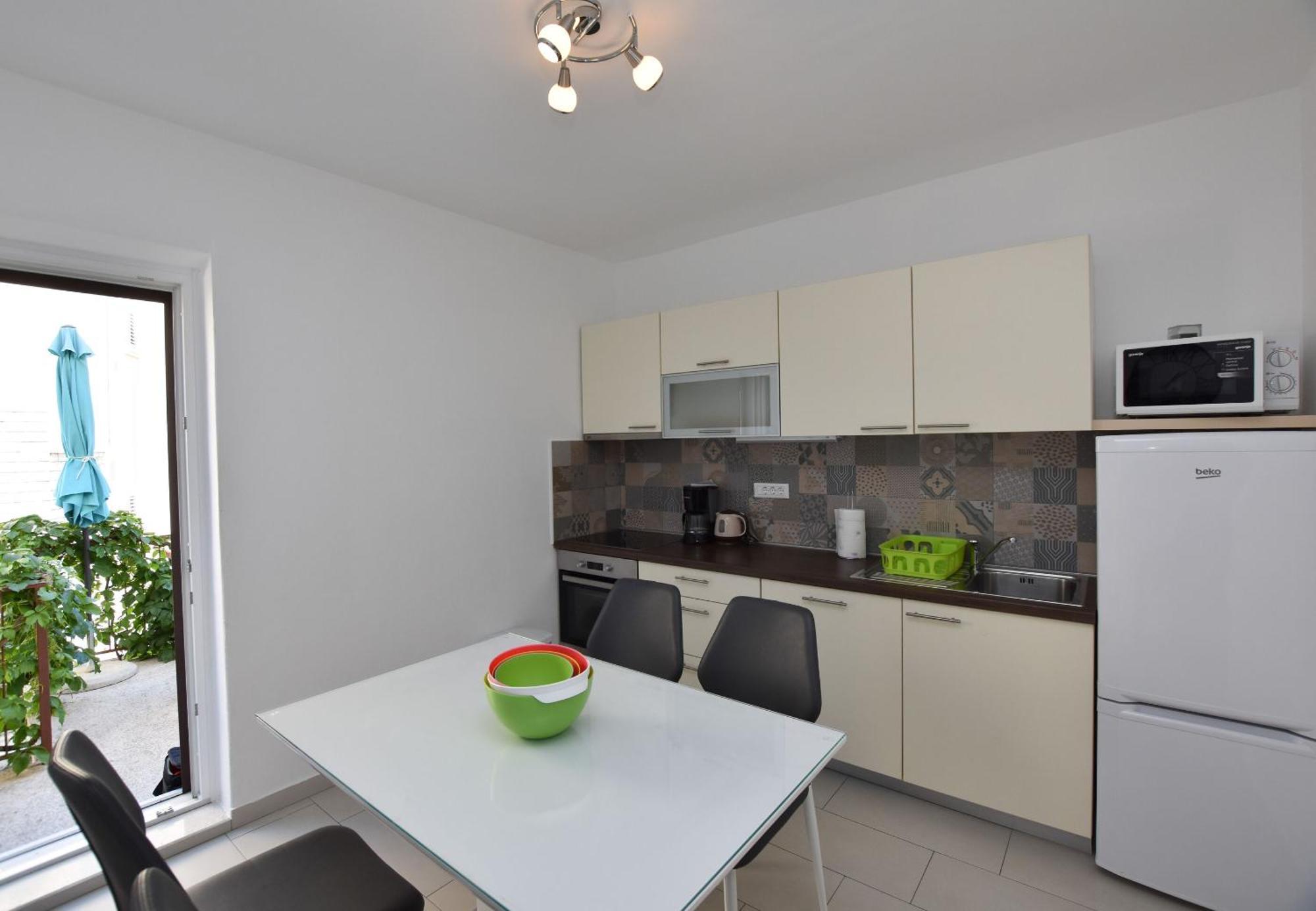 Apartments Guzela Primošten Rom bilde